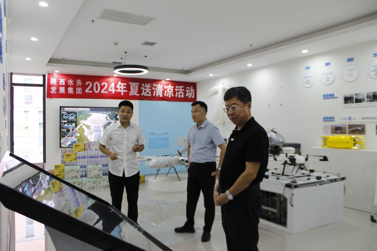 /ueditor/image/20240819/1724069070929968/6ee3568de7e868a336ad31587b7872c3.jpg 科技集团:集团领导赴科技集团智能科技公司秦创原研究中心“送清凉”.jpg